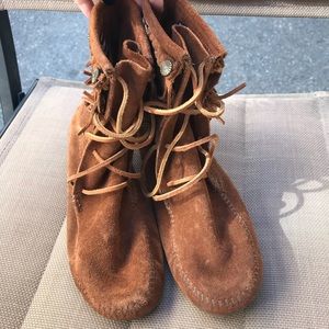 Women’s Minnetonka Size 7